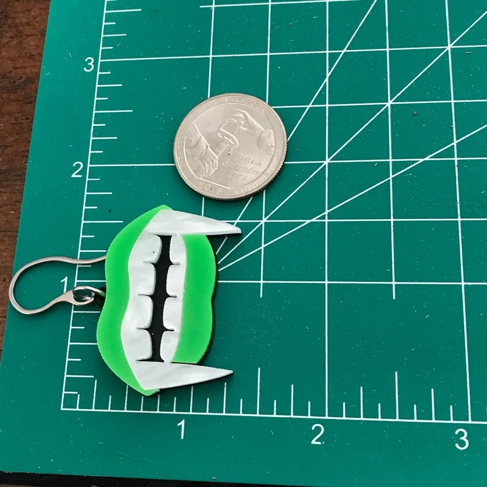 🆕 Blood Bag Type AB and Vampire Teeth Earring LAST PAIR OF VAMPIRE TEETH GREEN - Picture 4 of 4